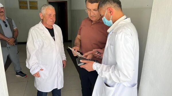 Министр здравоохранения Таджикистана Джамолиддин Абдуллозода посетил Областную психбольницу в Рошткалинском районе ГБАО - Sputnik Таджикистан
