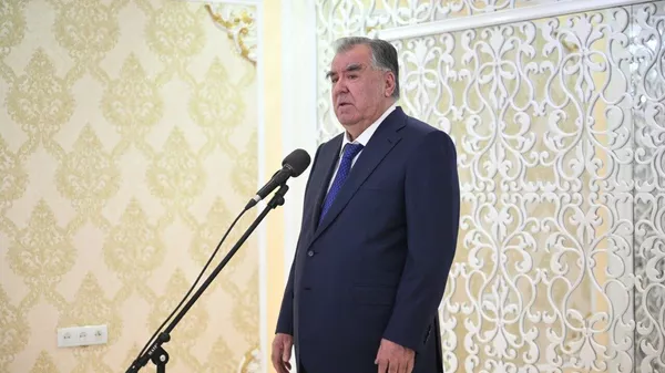 Раҳмон дар мулоқот бо ятимони ноҳияҳои Дарвозу Ванҷ беҳбуди шароитро ваъда кард - Sputnik Тоҷикистон