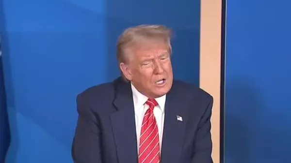 Трамп ҳамлаи Амрико ба Эронро ба бомбгузории атомии Хиросима ва Нагасакӣ муқоиса карда, қайд кард, ки маҳз чунин амалҳои радикалӣ боиси поёни низоъҳои низомӣ мешаванд - Sputnik Тоҷикистон