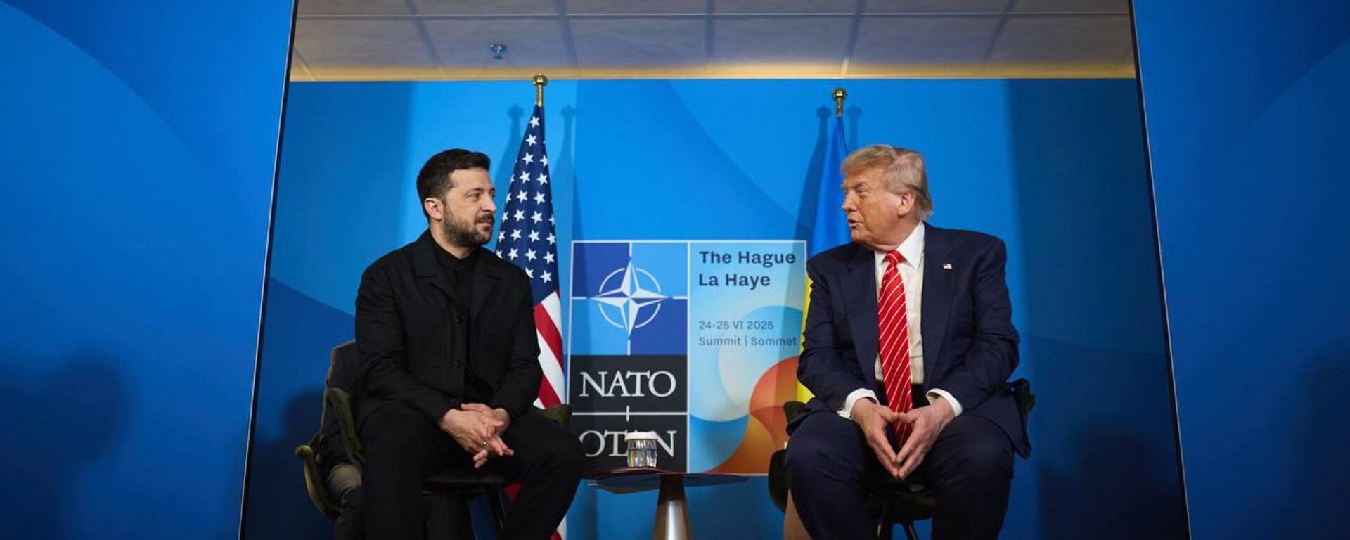 Встреча Дональда Трампа и Владимира Зеленского на полях саммита НАТО в Гааге  - Sputnik Тоҷикистон, 1920, 09.12.2025