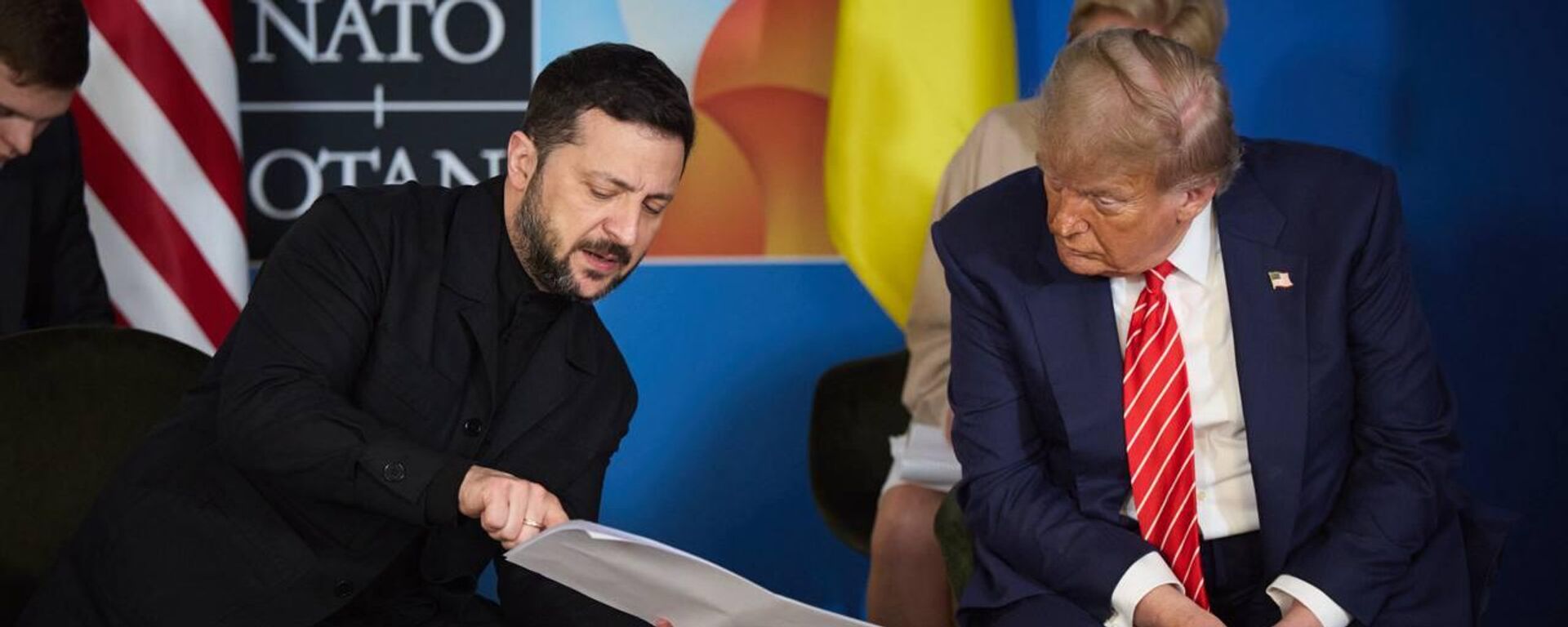 Встреча Дональда Трампа и Владимира Зеленского на полях саммита НАТО в Гааге  - Sputnik Таджикистан, 1920, 28.06.2025