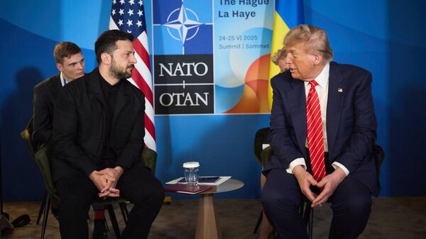 Встреча Дональда Трампа и Владимира Зеленского на полях саммита НАТО в Гааге - Sputnik Таджикистан