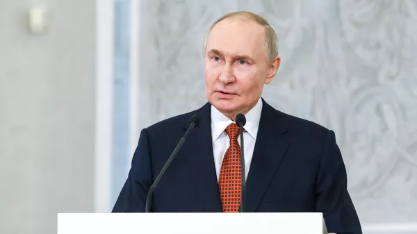 Президент РФ Владимир Путин во время пресс-подхода по итогам заседания Высшего Евразийский экономического совета в расширенном составе в Минске. - Sputnik Тоҷикистон