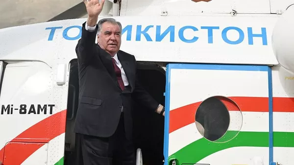 Раҳмон пас аз анҷоми сафари корӣ дар ВМКБ ба Душанбе баргашт - Sputnik Тоҷикистон