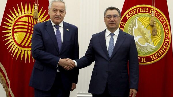 Вазири корҳои хориҷии Тоҷикистон дар доираи сафари расмӣ бо президенти Қирғизистон таҳкими ҳамкориро баррасӣ намуд - Sputnik Тоҷикистон