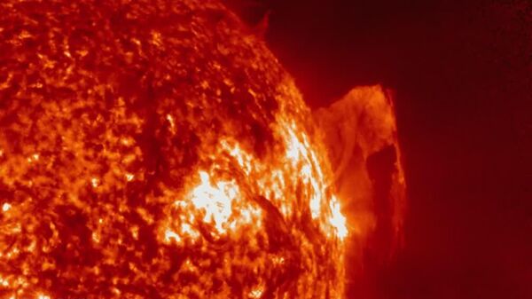 Солнце сегодня выбросило два гигантских потока раскаленных газов, сообщили в Лаборатории солнечной астрономии ИКИ РАН - Sputnik Таджикистан