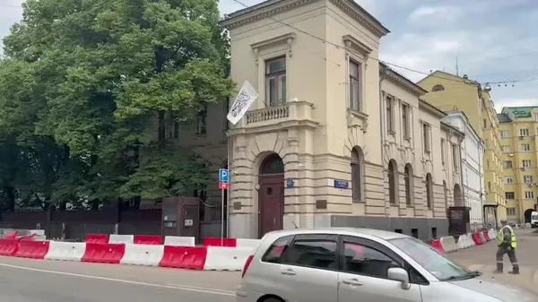 Дар сафорати Афғонистон дар Русия парчами Толибон*-ро барафрохтанд - Sputnik Тоҷикистон