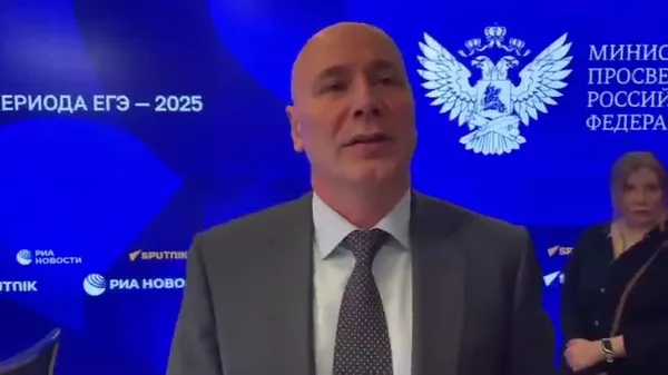 Аксари фарзандони муҳоҷирон иҷозаи супоридани имтиҳони забони русиро нагирифтанд, зеро ҳуҷҷатҳои мукаммал надоранд, - раиси Рособрнадзор - Sputnik Тоҷикистон