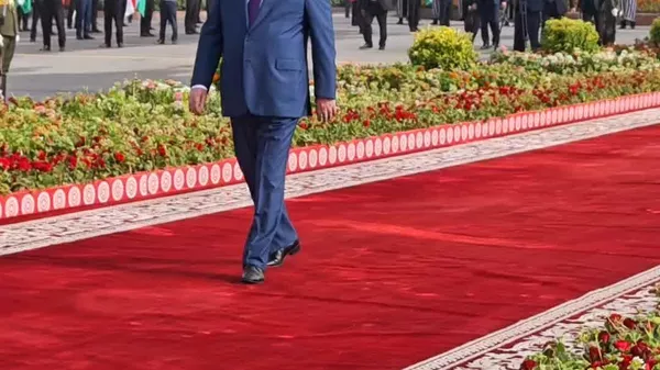 Навори ташрифи Ҷабборов ба Душанбе, ки Эмомалӣ Раҳмон гарму самимӣ шахсан истиқбол кард - Sputnik Тоҷикистон