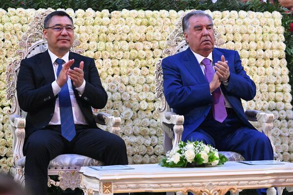 Чорабиниҳои фарҳангӣ идомаи анъанаи неки муносибатҳои дӯстӣ ва омили муҳими рушду густариши робитаҳои гуногунҷанба мебошад. Чорабиниҳои фарҳангӣ идомаи анъанаи неки муносибатҳои дӯстӣ ва омили муҳими рушду густариши робитаҳои гуногунҷанба мебошад. - Sputnik Тоҷикистон