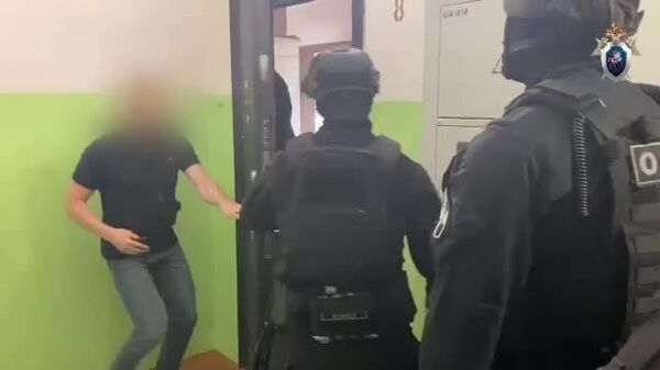 Дар Красноярск маъмурони пулис, ки ба ивази пул маълумот дар бораи муҳоҷиронро ба як сокини маҳаллӣ медодаанд, боздошт шуданд - Sputnik Тоҷикистон