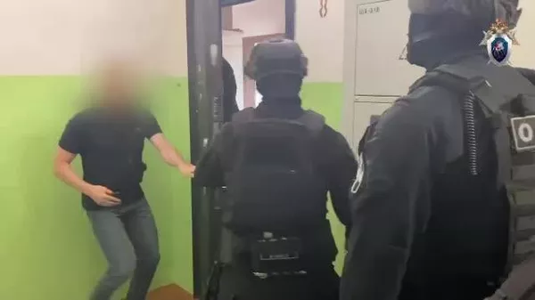Дар Красноярск маъмурони пулис, ки ба ивази пул маълумот дар бораи муҳоҷиронро ба як сокини маҳаллӣ медодаанд, боздошт шуданд - Sputnik Тоҷикистон