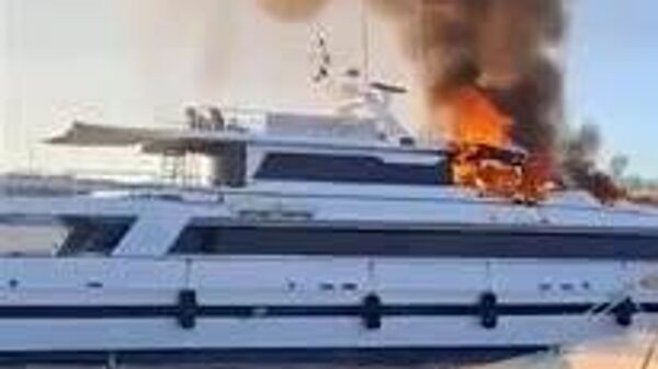 В порту Сен-Тропе загорелась 41-метровая яхта Sea Lady II, сообщает Nice-Matin - Sputnik Таджикистан
