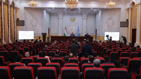 Озода Раҳмон нақшаро тасдиқ кард: Раисону вазирон аз кори кардаашон ҳисобот медиҳанд - Sputnik Тоҷикистон