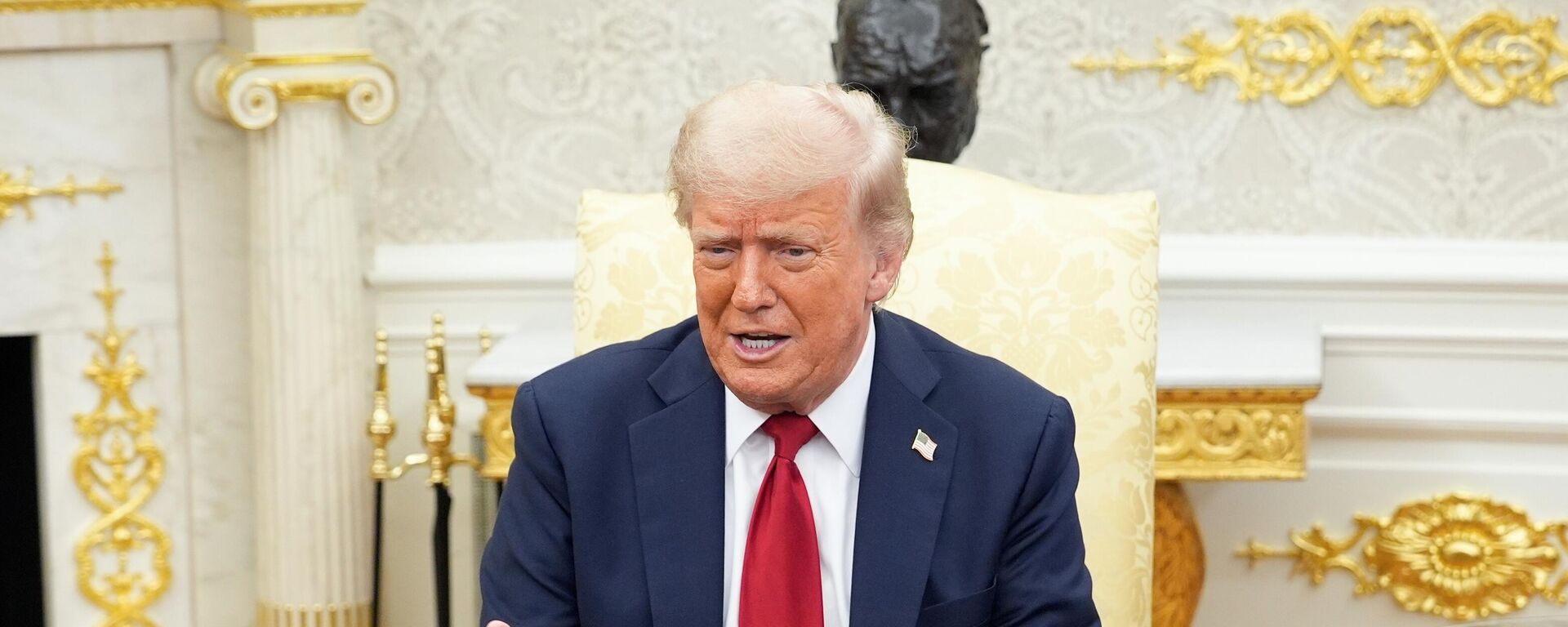 Президент США Дональд Трамп во время встречи в Вашингтоне с генеральным секретарем НАТО Марком Рютте - Sputnik Таджикистан, 1920, 16.07.2025