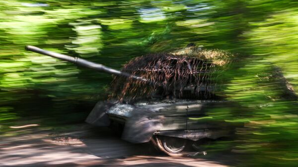 Танк Т-72 на месте расположения группировки войск Центр на Покровском направлении СВО в Донецкой народной республике. - Sputnik Таджикистан