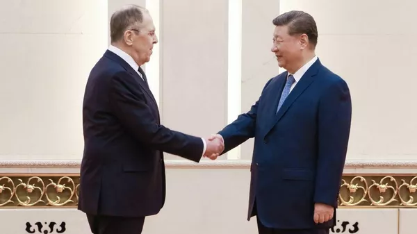 Русия ва Чин бояд пуштибонии мутақобиланро дар чунин майдонҳо, ба мисли СҲШ тақвият бахшанд, гуфт Си Ҷинпин дар мулоқот бо Сергей Лавров - Sputnik Тоҷикистон