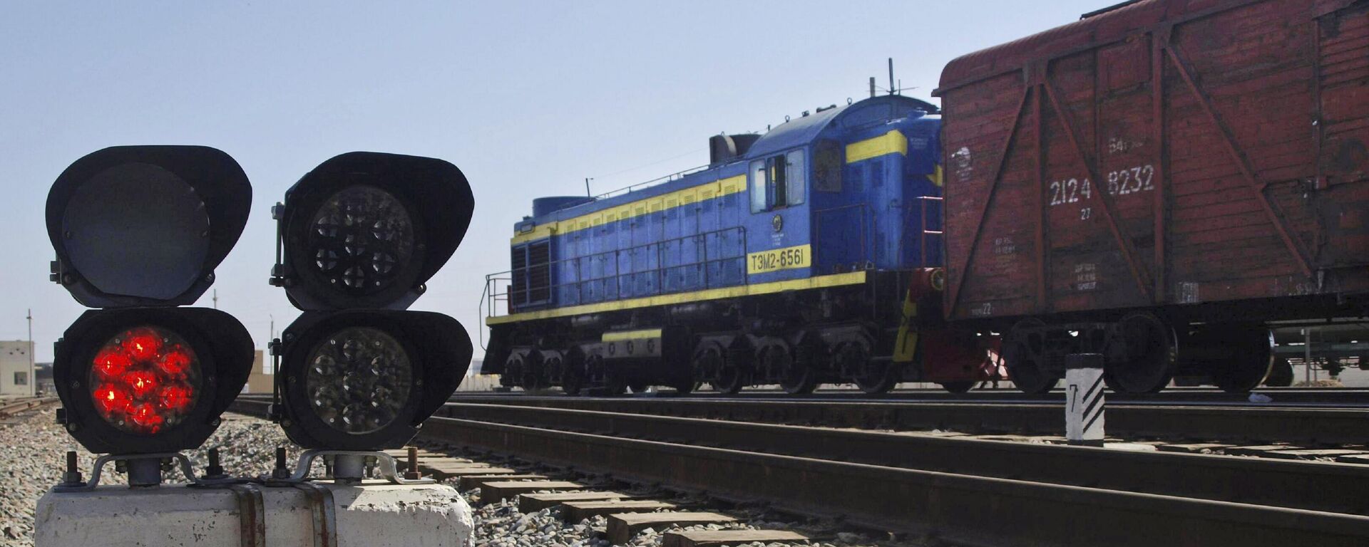 Грузовой поезд на железнодорожной станции в Мазари-Шарифе, Афганистан  - Sputnik Таджикистан, 1920, 18.07.2025