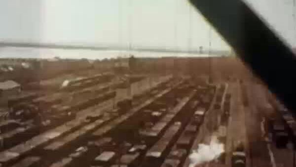 Cубҳи 18 июли соли 1941 дар истгоҳи роҳи оҳани Личково кӯдакони хоболудро, ки аз Ленинград бароварда шуда буданд, ба қатора савор карданд - Sputnik Тоҷикистон