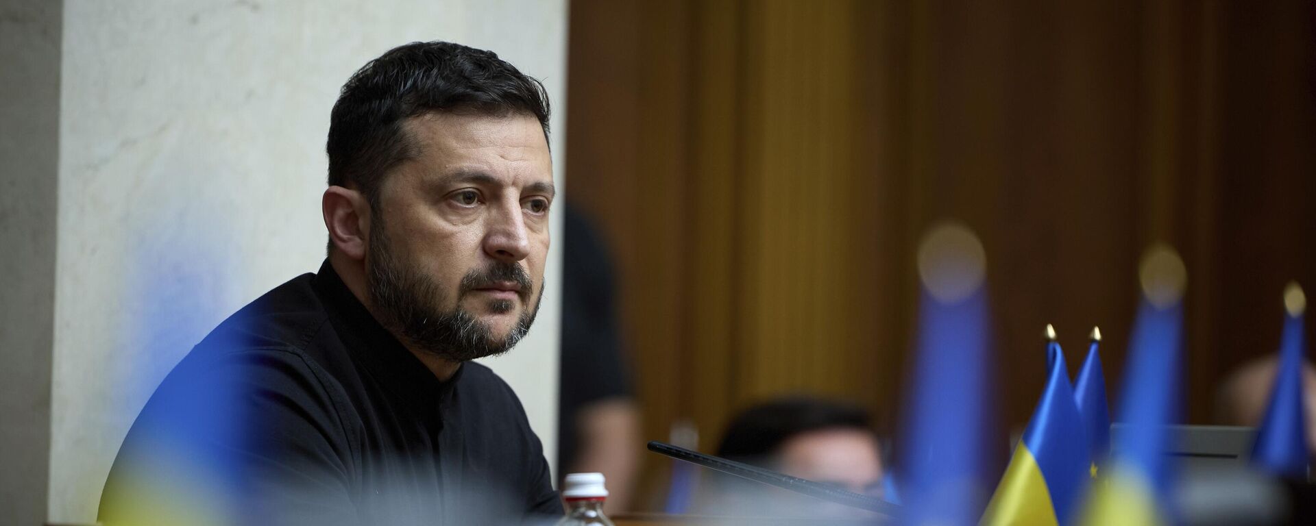 Владимир Зеленский принимает участие в заседании парламента в Киеве, Украина,17 июля 2025 года. - Sputnik Таджикистан, 1920, 23.07.2025