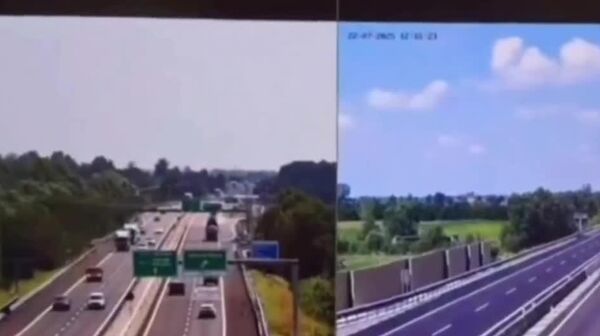 В Италии самолет рухнул и взорвался на трассе, погибли два человека, сообщает Brescia Today - Sputnik Таджикистан