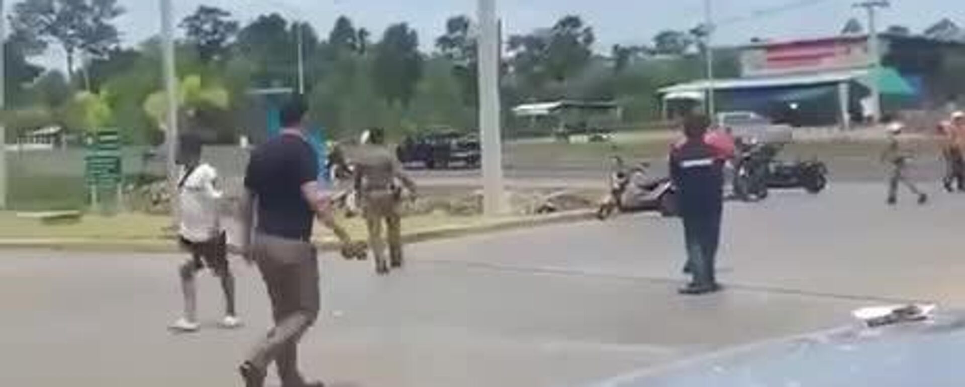 На границе Таиланда и Камбоджи произошло вооруженное столкновение, сообщает CNN - Sputnik Таджикистан, 1920, 24.07.2025