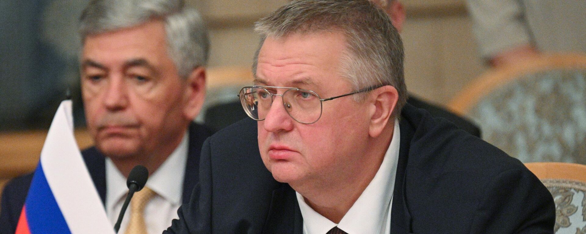 Заместитель председателя правительства РФ Алексей Оверчук на 106-м заседании Экономического совета СНГ в Москве. - Sputnik Таджикистан, 1920, 24.07.2025