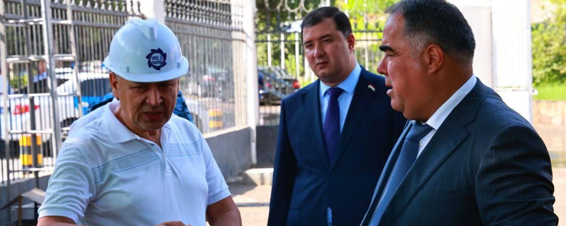 Председатель Согдийской области ознакомился с ходом модернизации Кайраккумской ГЭС - Sputnik Тоҷикистон, 1920, 25.07.2025