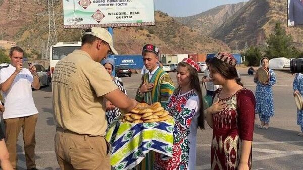 Экспедиция Путешествие к сердцу Евразии - 2025 прибыла в Нурек Хатлонской области - Sputnik Таджикистан