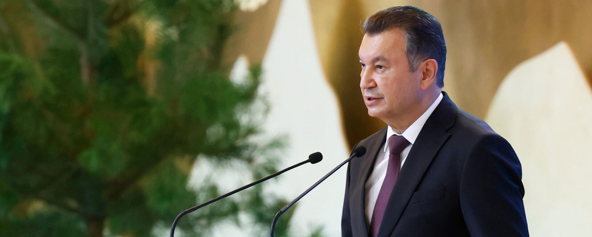  Премьер-министр Таджикистана Кохир Расулзода выступает на пленарном заседании Международной экологической конференции на тему Экологические вызовы: на пути к устойчивому развитию  - Sputnik Таджикистан, 1920, 11.05.2026
