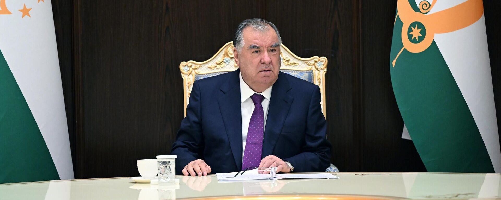 Президент Таджикистана Эмомали Рахмон провел совещание по кадровым вопросам - Sputnik Таджикистан, 1920, 26.07.2025