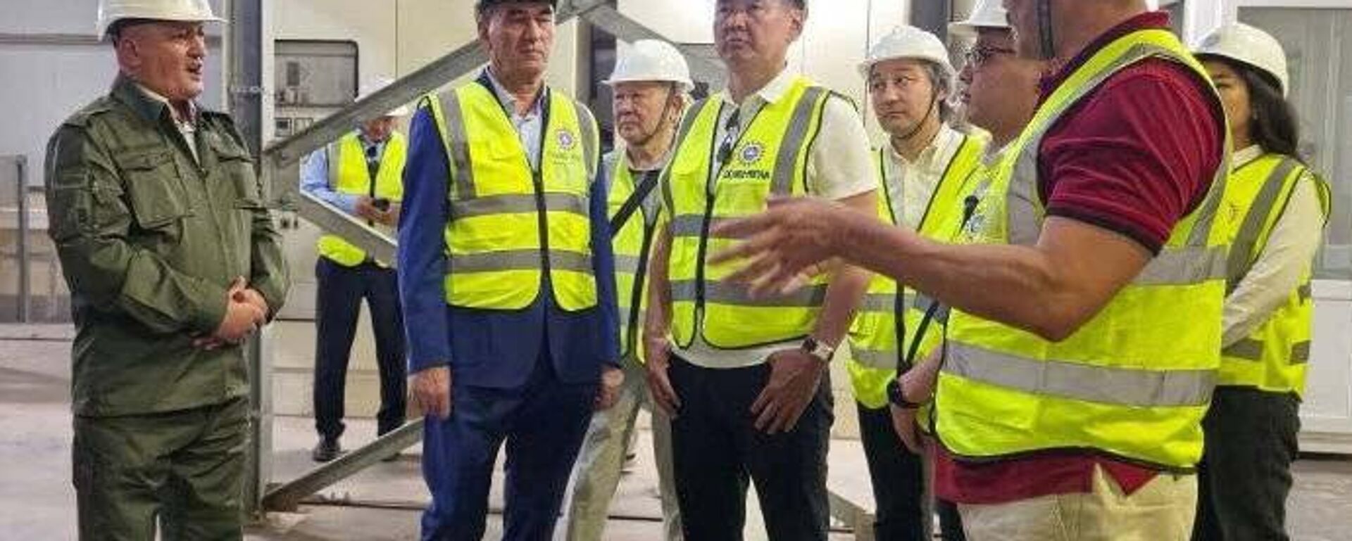 Президенти Муғулистон Ухнаагийн Хурэлсух дар доираи сафари давлатии худ ба Тоҷикистон аз НБО Роғун дидан кард - Sputnik Тоҷикистон, 1920, 25.07.2025