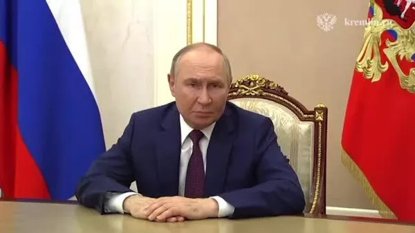 Путин маллоҳони русиягиро бо Рӯзи нерӯҳои баҳрӣ табрик гуфт - Sputnik Тоҷикистон