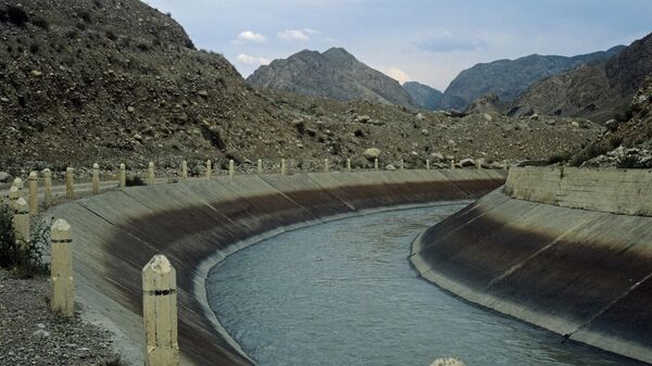 Оросительный канал в Исфаринском районе Согдийской области. Архивное фото  - Sputnik Тоҷикистон