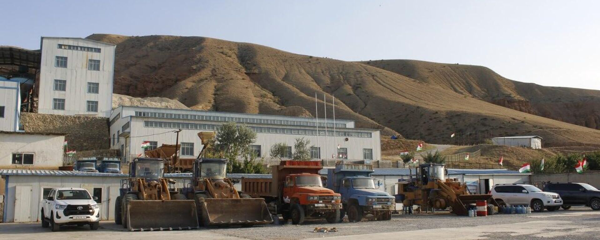 Подготовительные работы по запуску совместного предприятия Broadtek-Tajikistan Mining Investment Limited - Sputnik Таджикистан, 1920, 14.04.2026