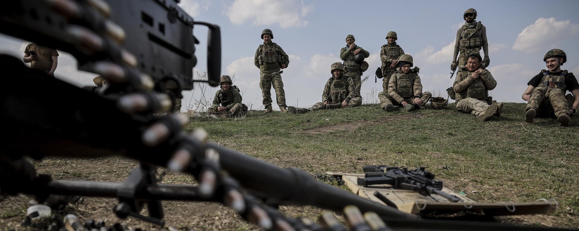 Украинские военнослужащие 3-го механизированного батальона тренируются на полигоне на востоке Украины в четверг, 27 марта 2025 года. - Sputnik Таджикистан, 1920, 31.07.2025