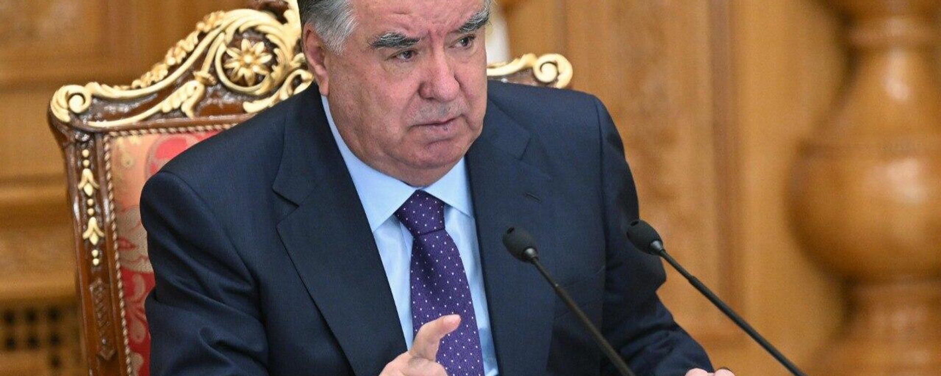 Раҳмон аз мақомдорон талаб кард, ки раванди рақамикунонӣ ва гузаштан ба низоми электрониро тезонанд - Sputnik Тоҷикистон, 1920, 31.07.2025