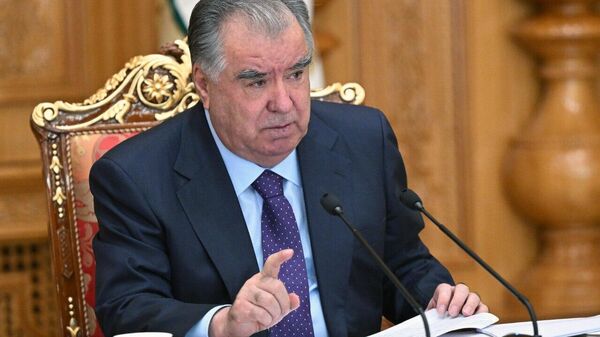 В Таджикистане примут закон о защите чести и достоинства учителя - Sputnik Таджикистан