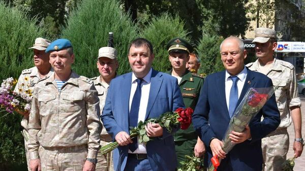 В Душанбе почтили память воинов–интернационалистов в честь Дня Воздушно-десантных войск - Sputnik Тоҷикистон