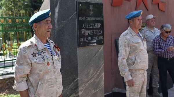 В Душанбе почтили память воинов-интернационалистов в честь Дня ВДВ - Sputnik Таджикистан