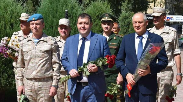 Дар Душанбе ба ифтихори Рӯзи нерӯҳои ҳавоии десантӣ хотираи сарбозони интернационалист гиромидошт шуд - Sputnik Тоҷикистон