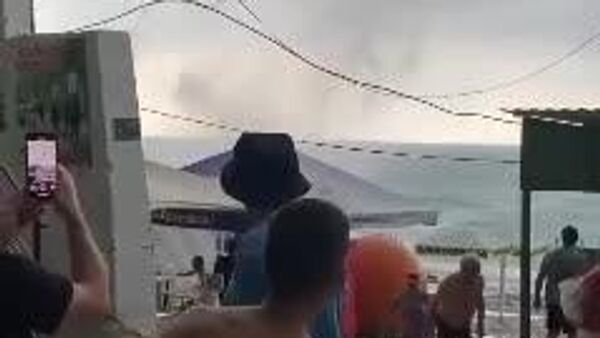 Тӯфони шадид дар соҳили Баҳри Сиёҳ дар минтақаи Краснодари Русия идома дорад - Sputnik Тоҷикистон