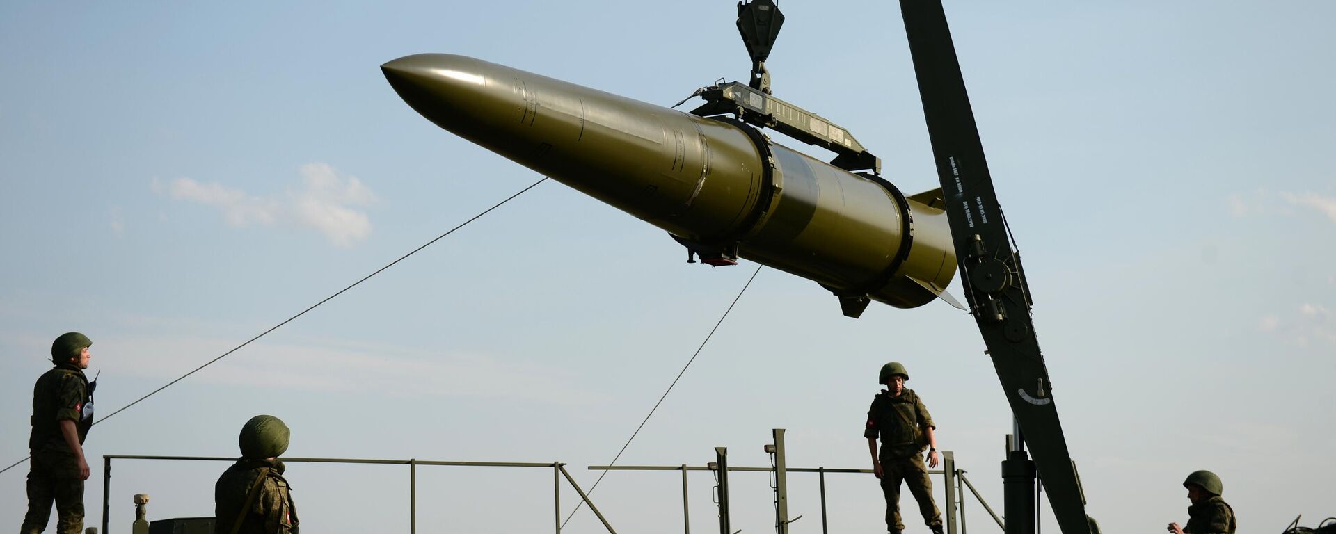 Развёртывание оперативно-тактического ракетного комплекса Искандер-М. Архивное фото - Sputnik Таджикистан, 1920, 06.08.2025