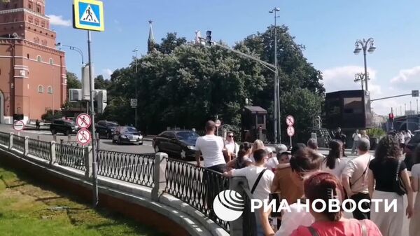 Корвони мошинҳои фиристодаи вижаи президенти ИМА Уиткофф Кремлро тарк кард, - РИА Новости - Sputnik Тоҷикистон