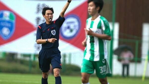 Доварон аз Кореяи Ҷанубӣ бозии Регар-ТадАЗ-и Тоҷикистон ва дастаи Аҳал-и Туркманистонро ҳакамӣ мекунанд - Sputnik Тоҷикистон