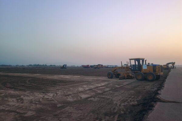 Корҳои сохтмонӣ дар фурудгоҳи Душанбе - Sputnik Тоҷикистон