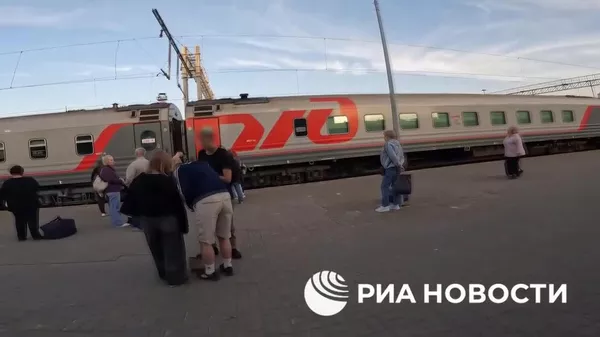 ФСБ видеои боздошти фиристодаи Киевро нашр кард, ки қасди оташ задани роҳи оҳани Транссибирро доштааст, иттилоъ медиҳад ин ниҳод - Sputnik Тоҷикистон