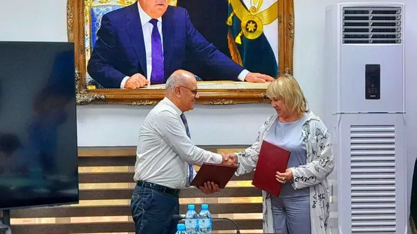 Ширкатҳои сайёҳии Тоҷикистону Русия дар Душанбе таҳкими ҳамкориҳоро баррасӣ карданд - Sputnik Тоҷикистон