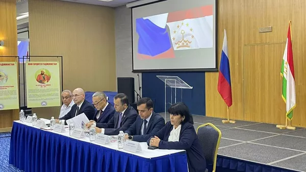 Давлатшох Гулмахмадзода встретился с соотечественниками в Хабаровске, сообщает диппредставительство - Sputnik Тоҷикистон
