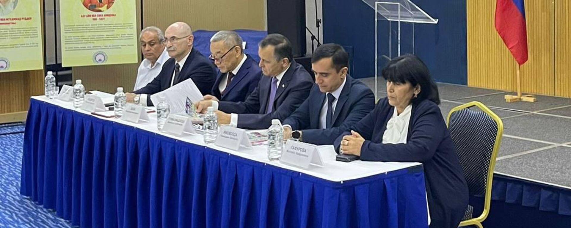 Встреча Посла Таджикистана с соотечественниками, проживающими в регионах Дальневосточного федерального округа России - Sputnik Таджикистан, 1920, 13.08.2025